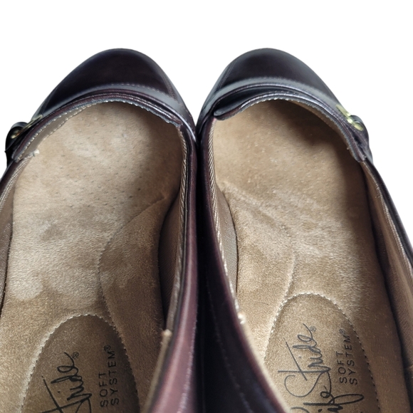 Life Stride Soft Systems Women's Sz 9 Loafers w/Gold Buckle Detail, Flats - Picture 7 of 14